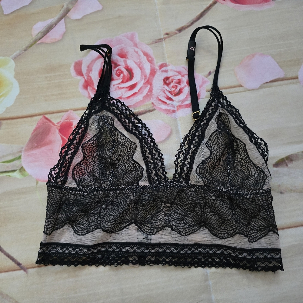 NEW! Victoria's Secret black lace bralette - Picture 2 of 8